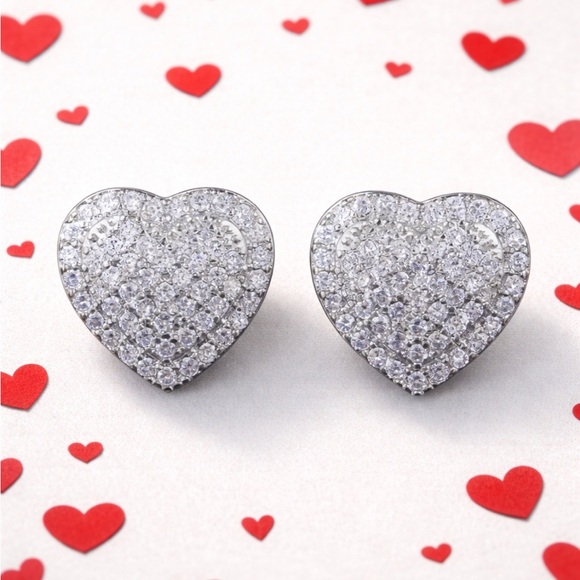 Jewelry - Cute Pave cubic zirconia stud earrings